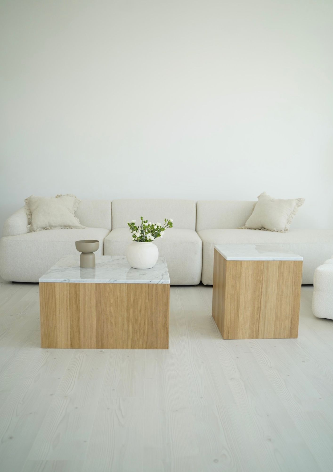 Eleganckie stoliki VANILLA z marmurowym blatem
