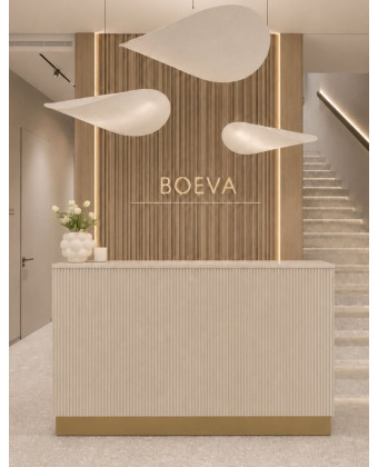 Ryflowana lada recepcyjna 110x30 – nowoczesna recepcja do salonu beauty, fryzjerskiego i kosmetycznego