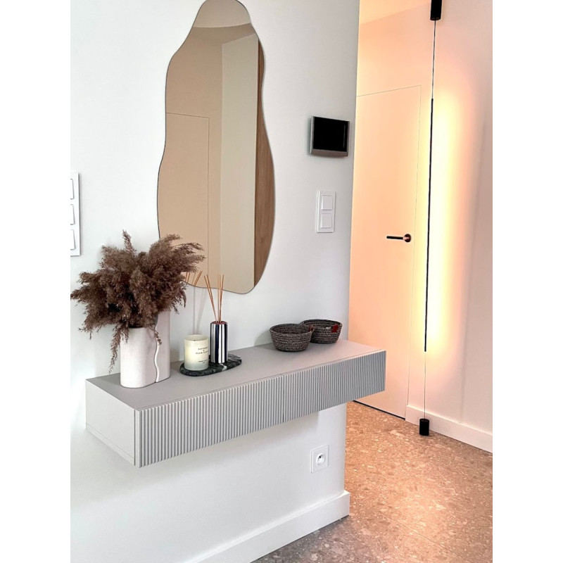Beauty console for a beauty salon