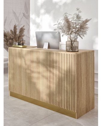 Rezeptionstheke aus Holz mit Rillenmuster