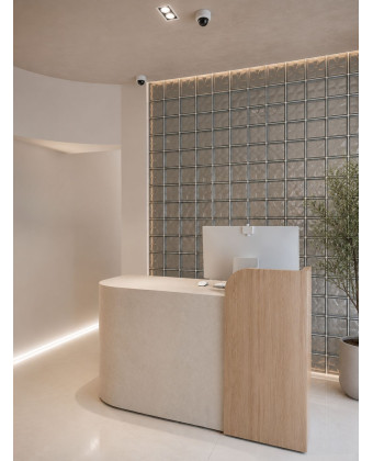 Elegantní recepční pult na míru pro kosmetický salón CLOUD