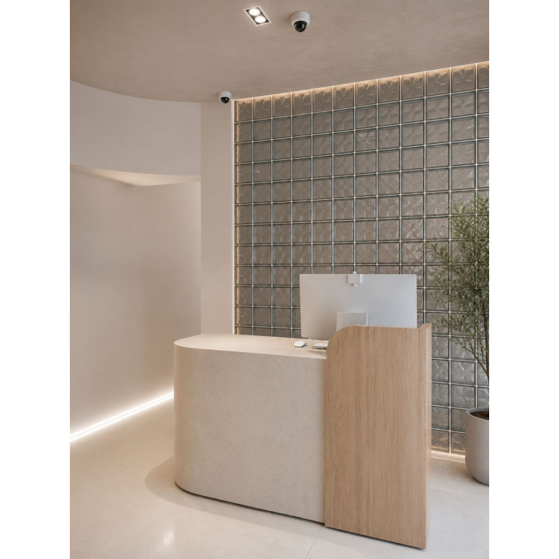 An elegant, custom-made reception desk for the CLOUD beauty salon