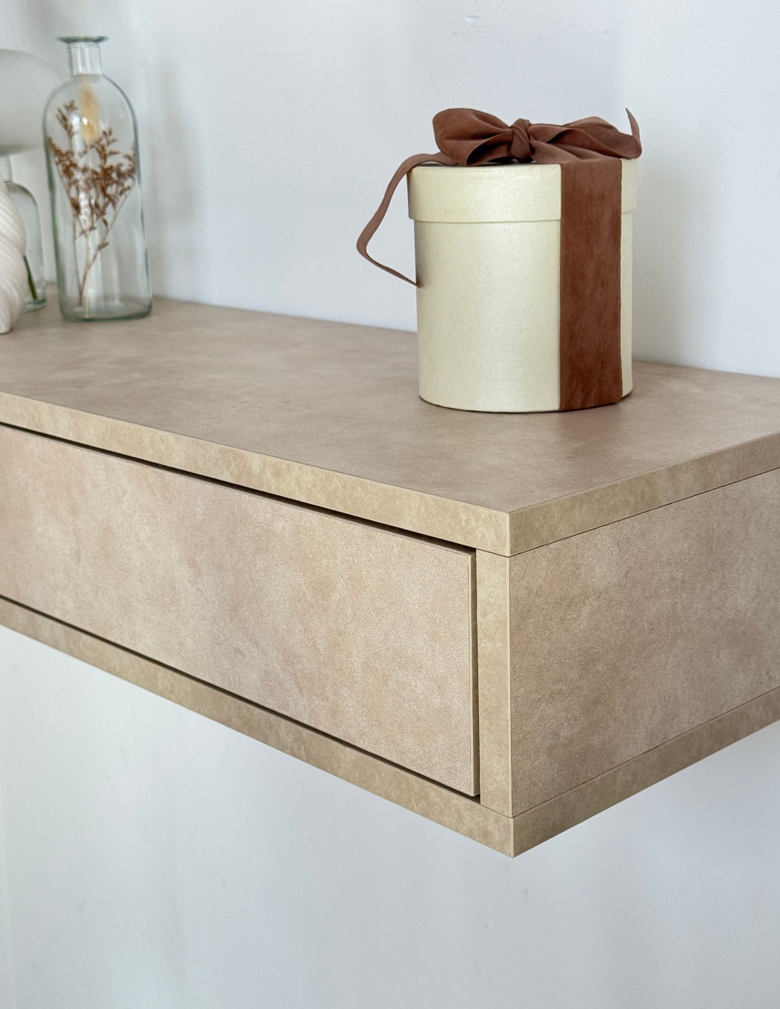 Hängende Konsole mit Schubladen – Schminktisch ALMOND | BOEVA Hängende Konsole mit Schubladen – Schminktisch ALMOND | BOEVA